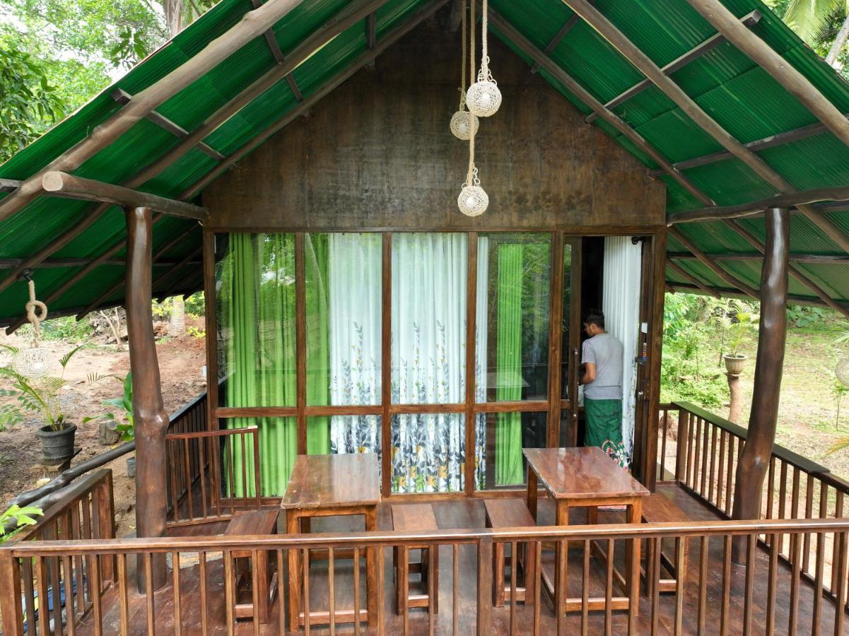 Hotel Coconut Tree House Udawalawe Esterno foto