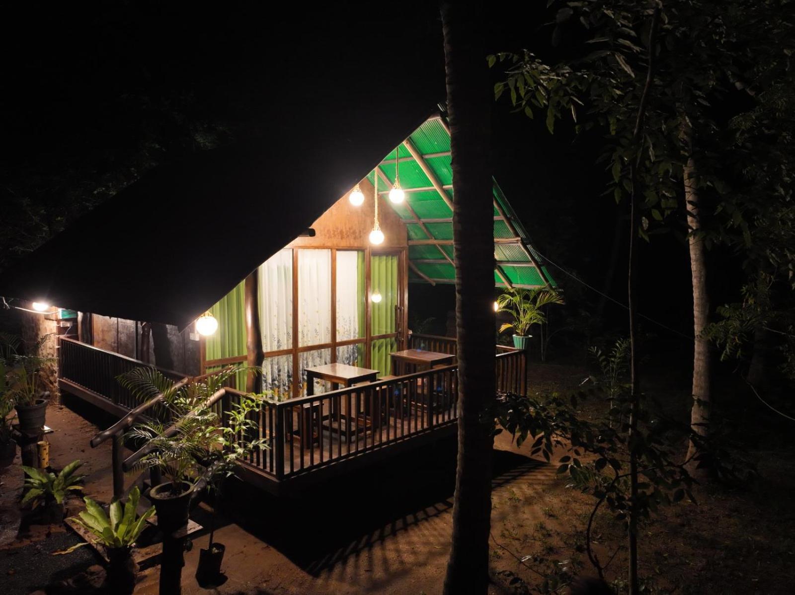 Hotel Coconut Tree House Udawalawe Esterno foto