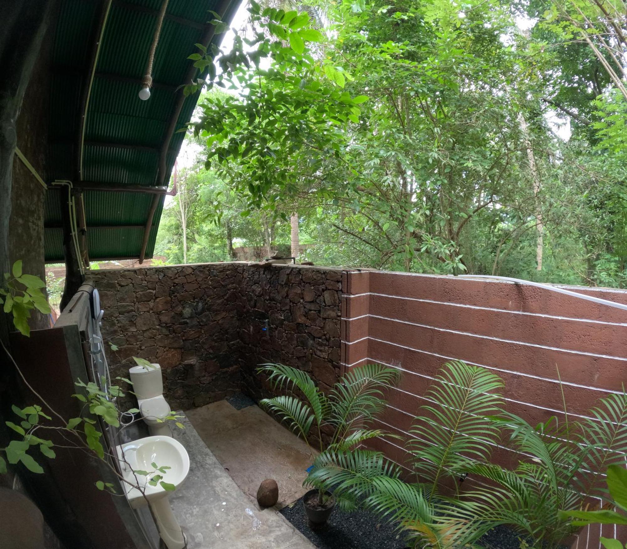 Hotel Coconut Tree House Udawalawe Esterno foto